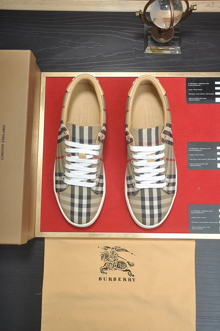 Men's shoes💰480💶[Burberry] (cowhide lining) classic low-top sneakers｜Imported cowhide with classic plaid fabric｜Cow leather lining｜Original outsole｜Fine workmanship and comfortable to wear Size: 38-44 (customized at 45)